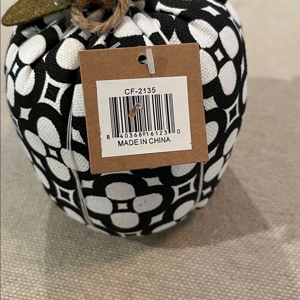Patterned Fabric Pumpkin/Black & White Sarah Pattern-Medium/NWT - Picture 8 of 10